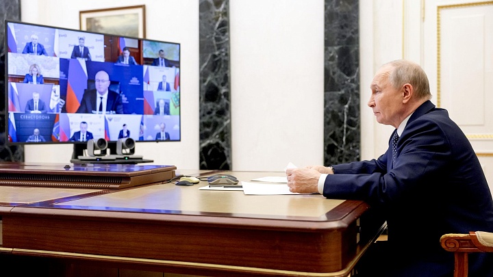 Путин поручил незамедлительно сообщать о положении дел в топливном секторе